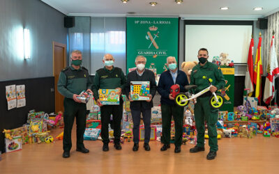 La Guardia Civil en La Rioja dona más de un centenar de juguetes a Fundación Cáritas Chavicar